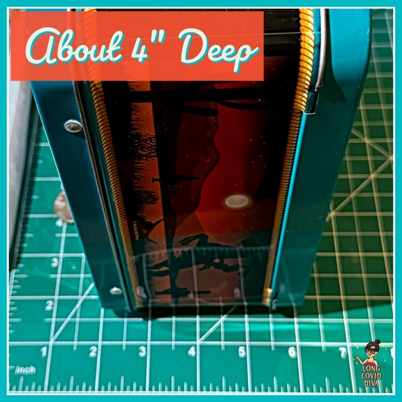 🤠NWOT/Archie McPhee Cowgirl Lunchbox Purse/Embossed Metal/Charm/8.5”W 7”H 4”D - Picture 10 of 17